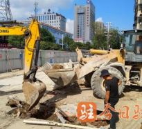 男子日美女网站高温下的坚守｜道路建设者用汗水铺就畅通路